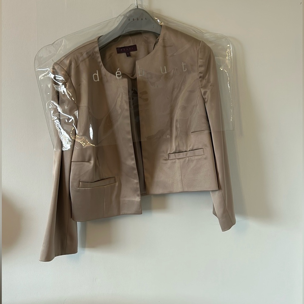 Short beige jacket